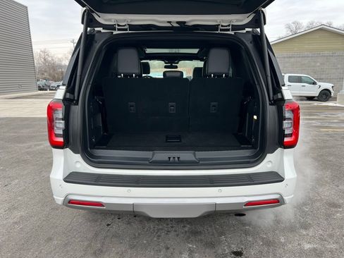 Used 2024 Ford Expedition Platinum image 18