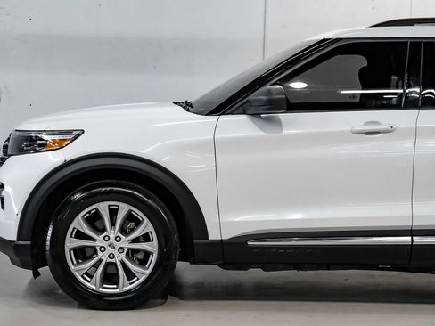 Used 2020 Ford Explorer XLT w/ Equipment Group 202A RWD image 19