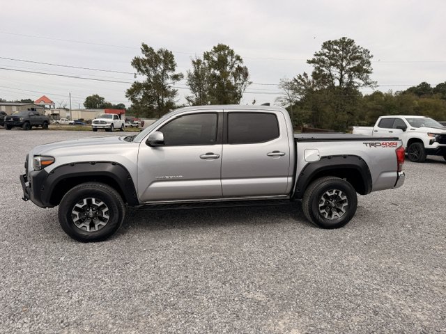 Used 2017 Toyota Tacoma TRD Off-Road w/ Tow Package (A/T) AWD/4WD image 3