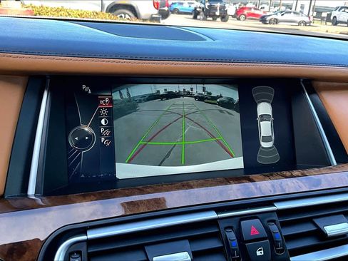Used 2014 BMW 750Li image 25