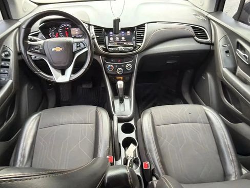 Used 2020 Chevrolet Trax LT w/ Sun & Sound Package FWD image 29