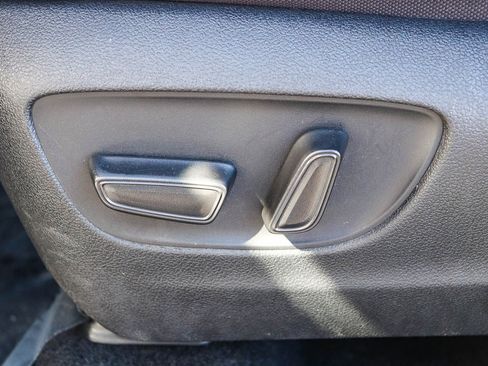 Used 2023 Toyota Highlander LE image 23