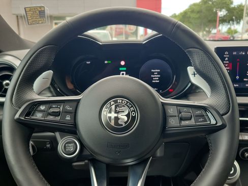 Used 2024 Alfa Romeo Tonale Ti AWD/4WD image 18