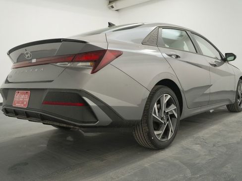 Used 2025 Hyundai Elantra Sport image 10