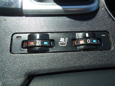 Used 2017 Toyota Highlander Limited w/ Carpet Mat Package AWD/4WD image 33