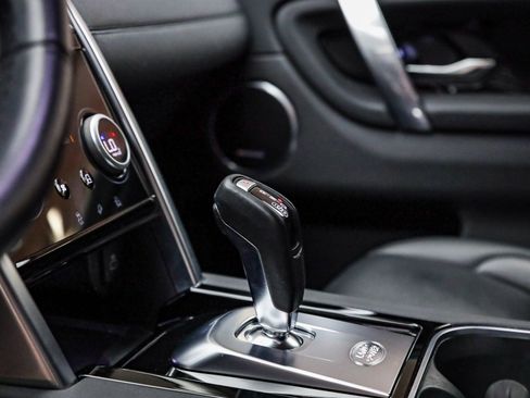 Used 2023 Land Rover Discovery Sport SE image 23