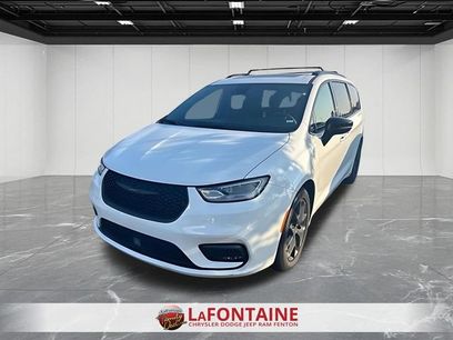 Used 2025 Chrysler Pacifica Limited