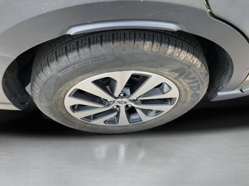 Used 2024 Subaru Outback Premium AWD/4WD image 31