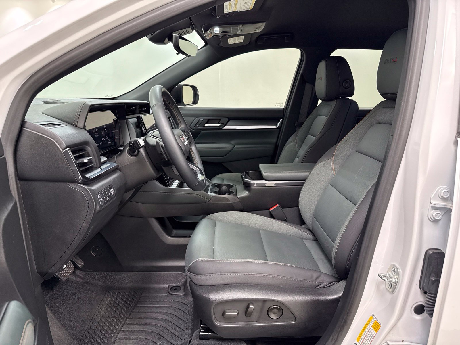 Used 2026 GMC Terrain AT4 w/ Technology Package II AWD/4WD image 14