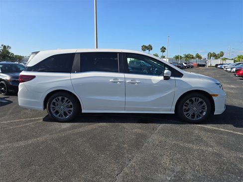 New 2026 Honda Odyssey Touring image 3