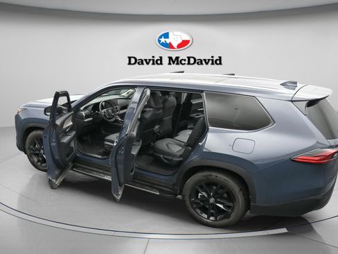 Used 2025 Toyota Grand Highlander AWD image 39
