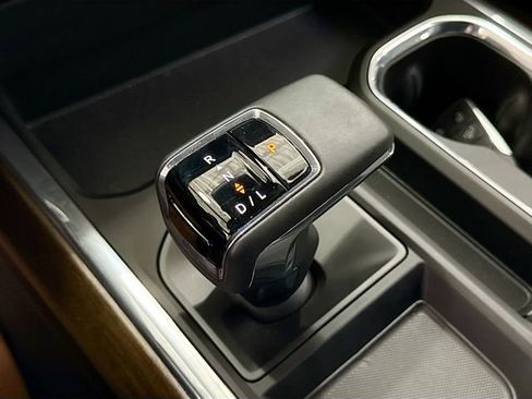 Used 2023 Chevrolet Silverado 1500 High Country w/ High Country Premium Package AWD/4WD image 16