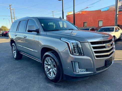 Used 2017 Cadillac Escalade Premium Luxury image 1