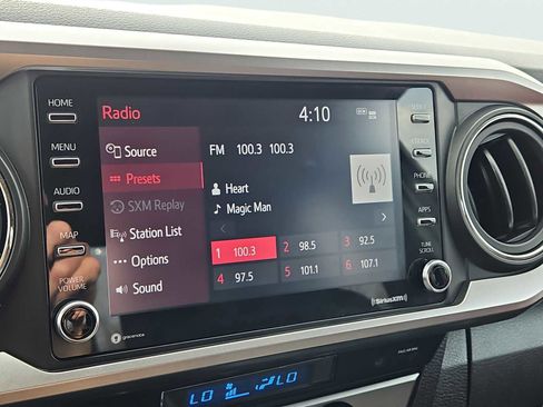 Used 2022 Toyota Tacoma SR5 AWD/4WD image 24