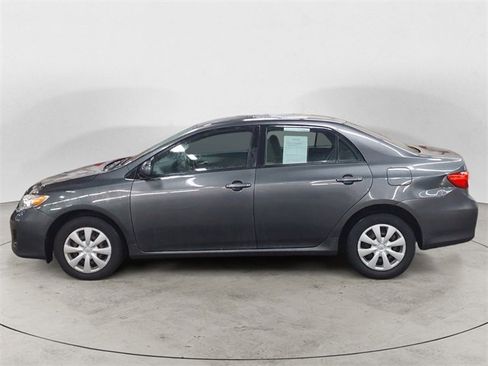 Used 2011 Toyota Corolla LE image 2