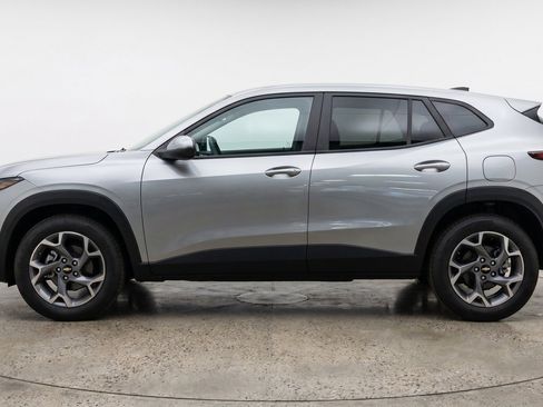 Used 2025 Chevrolet Trax LT FWD image 5
