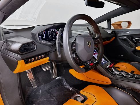 Used 2021 Lamborghini Huracan EVO RWD image 9