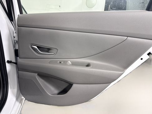 Used 2025 Hyundai Elantra SEL FWD image 28