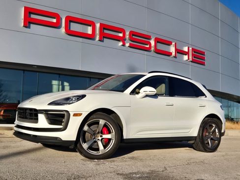 Certified 2022 Porsche Macan S image 1