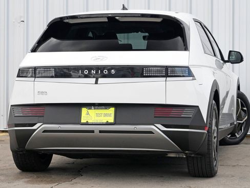 Used 2024 Hyundai Ioniq 5 SEL image 4