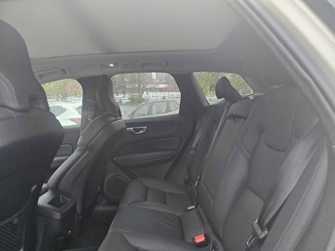 Certified 2025 Volvo XC60 B5 Plus AWD/4WD image 17