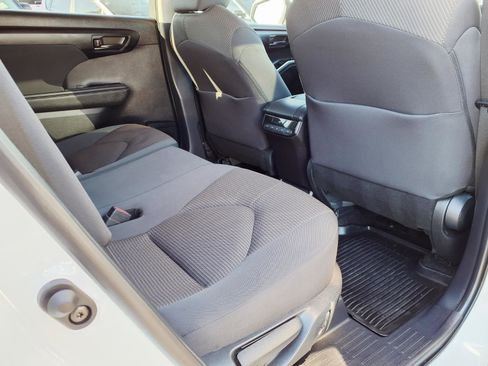 Used 2024 Toyota Highlander LE image 13