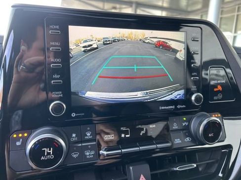 Used 2022 Toyota Highlander XLE image 17