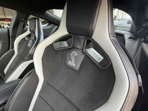 Used 2021 Ford Mustang Shelby GT500 w/ Carbon Fiber Track Pack image 29