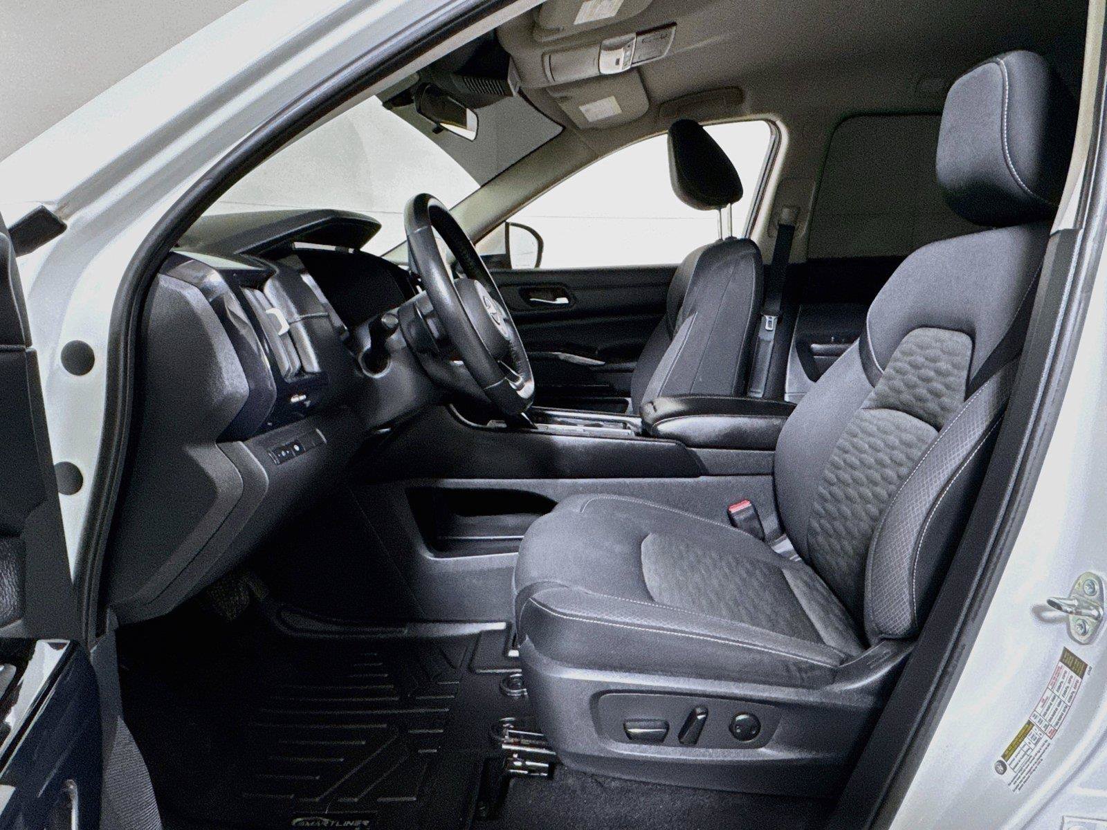 Used 2022 Nissan Pathfinder SV FWD image 18