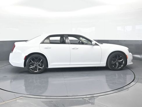 Used 2023 Chrysler 300 Touring L image 7