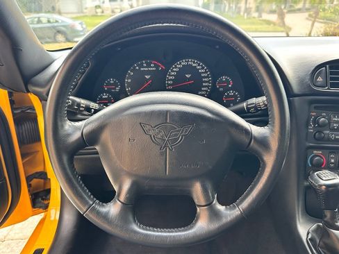 Used 2004 Chevrolet Corvette Convertible w/ Preferred Equipment Group RWD image 16