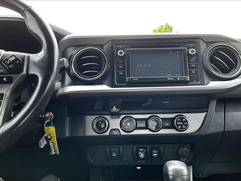 Used 2018 Toyota Tacoma SR5 AWD/4WD image 35