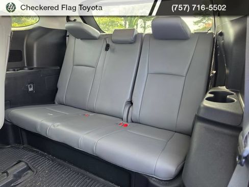 Used 2023 Toyota Highlander XLE AWD/4WD image 22