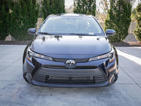 Used 2023 Toyota Corolla LE image 3