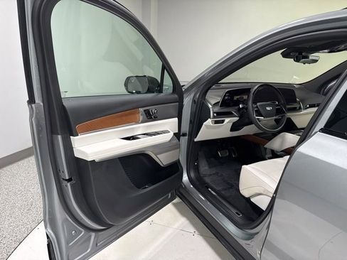 Used 2026 Cadillac Vistiq Sport w/ LPO, Floor Liner Package AWD/4WD image 11