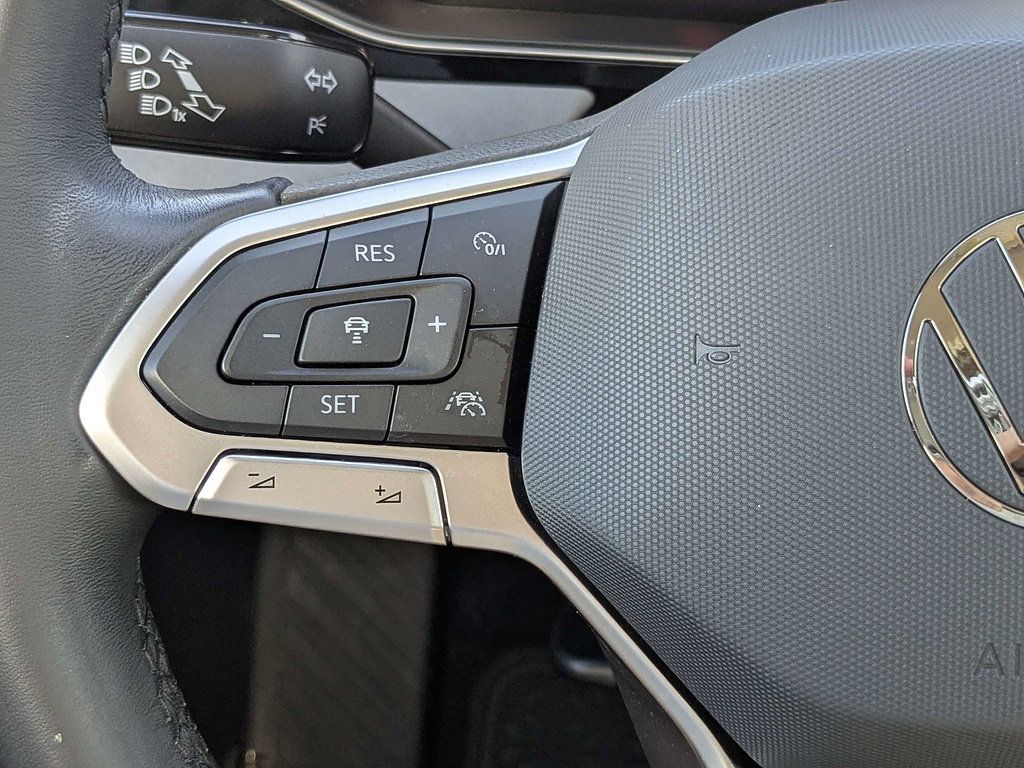 Used 2025 Volkswagen Jetta SE w/ Sunroof Package FWD image 25