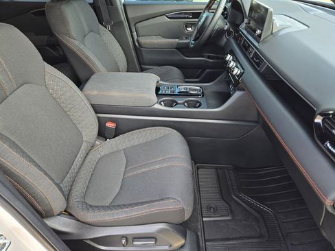 Certified 2025 Honda Pilot Sport image 15