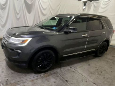 Used 2018 Ford Explorer XLT w/ Equipment Group 201A image 4