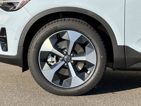 New 2026 Volvo XC40 B5 Plus w/ Protection Package Premier image 32