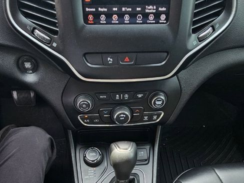 Used 2019 Jeep Cherokee Latitude Plus AWD/4WD image 14