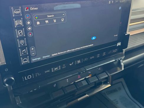 Used 2024 GMC Hummer EV 2X w/ LPO, Illumination Package image 34