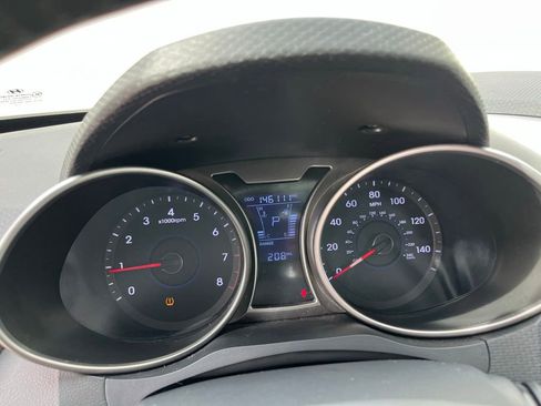 Used 2013 Hyundai Veloster w/ Style Pkg FWD image 13