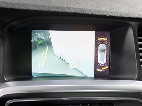 Used 2018 Volvo V60 T5 Cross Country w/ Convenience Package AWD/4WD image 18
