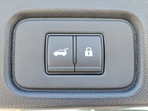 New 2025 Nissan Pathfinder SV w/ SV Premium Package image 15