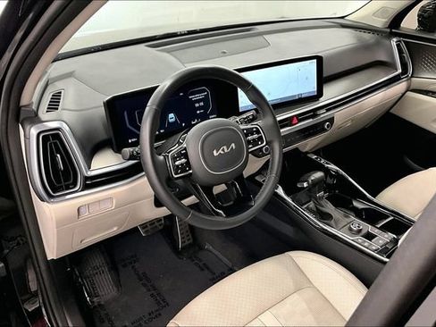 Used 2025 Kia Sorento SX FWD image 16