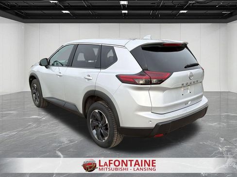 Used 2025 Nissan Rogue SV FWD image 6