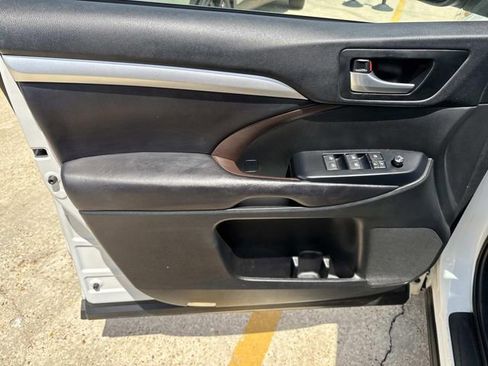 Used 2017 Toyota Highlander XLE FWD image 30