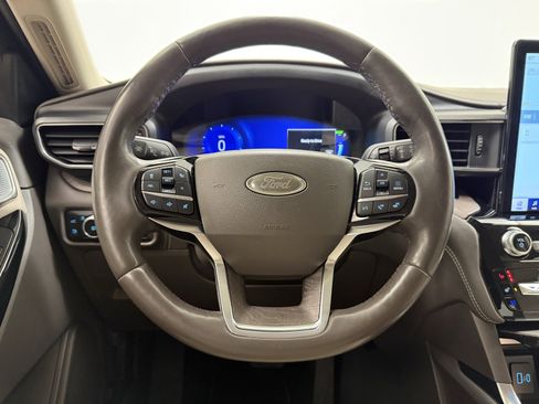 Used 2023 Ford Explorer Platinum w/ Technology Package image 25