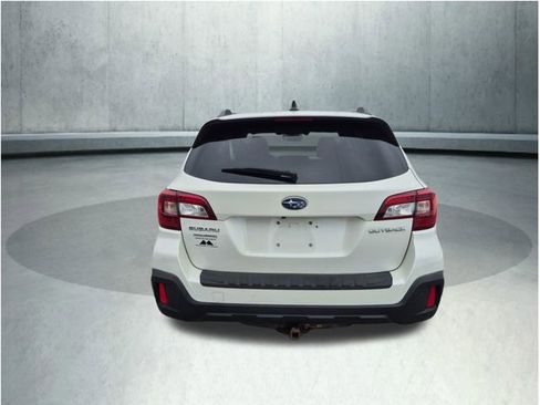 Used 2018 Subaru Outback 2.5i Touring image 5