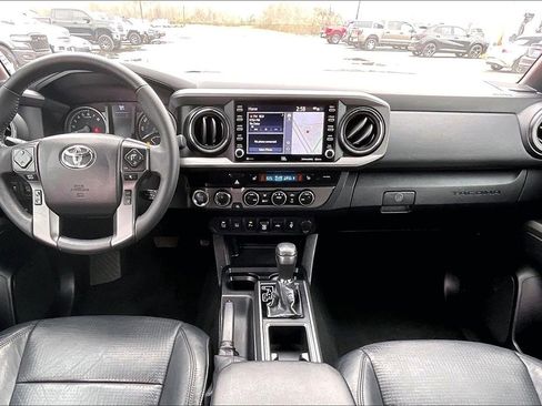 Used 2021 Toyota Tacoma TRD Off-Road w/ TRD Premium Off Road Package image 7